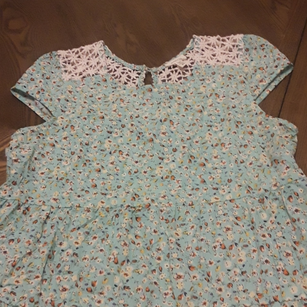 Kids Size XL Light Green Top by Monteau